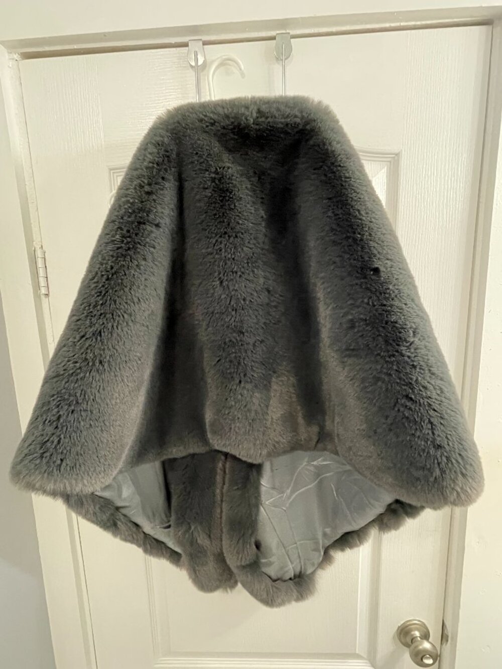 NWT PLUSH FAUX FUR WRAP